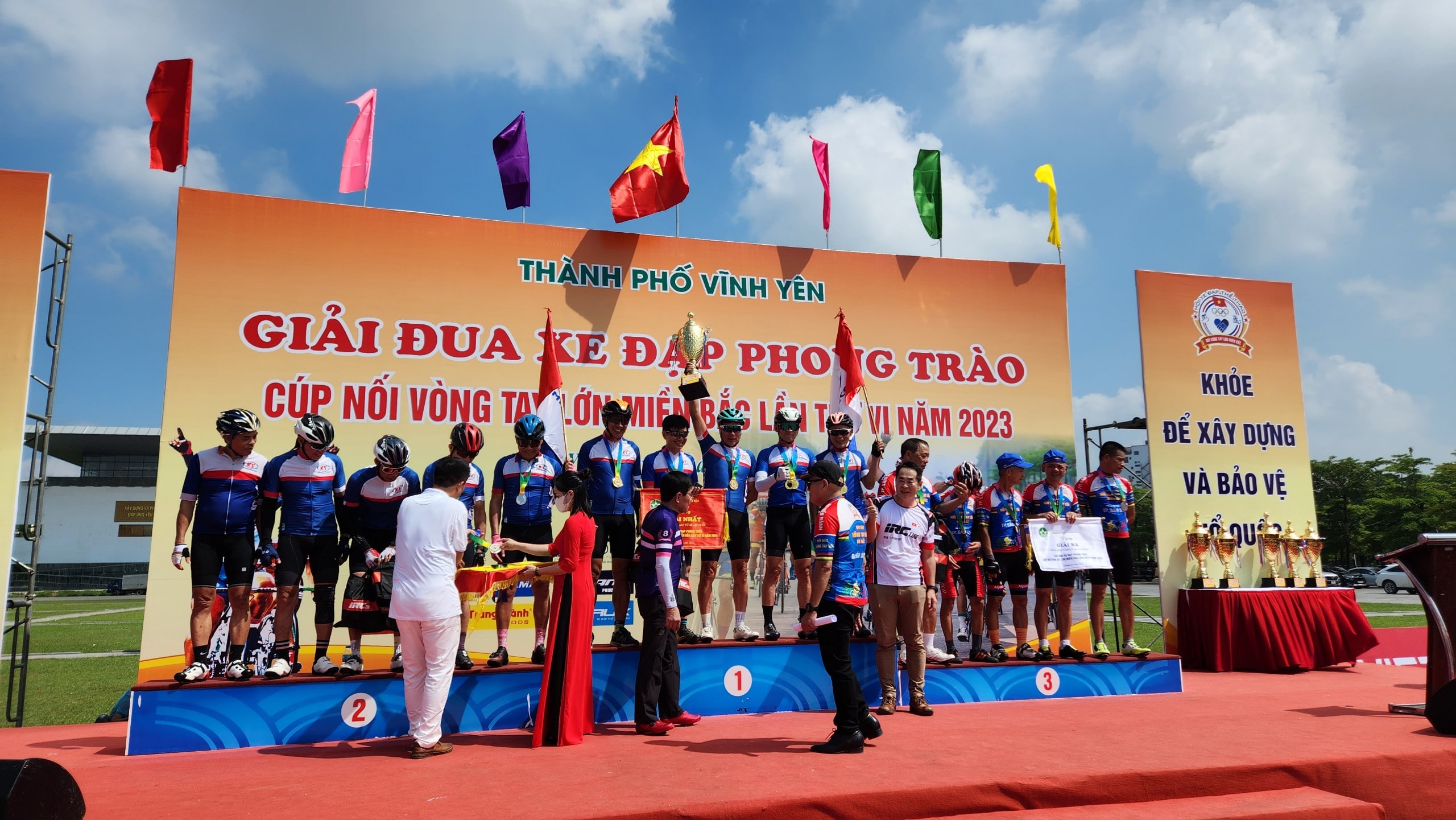 IRC TIRE VIETNAM - SPONSOR OF THE 6TH NORTHERN AMATEUR BICYCLE RACE